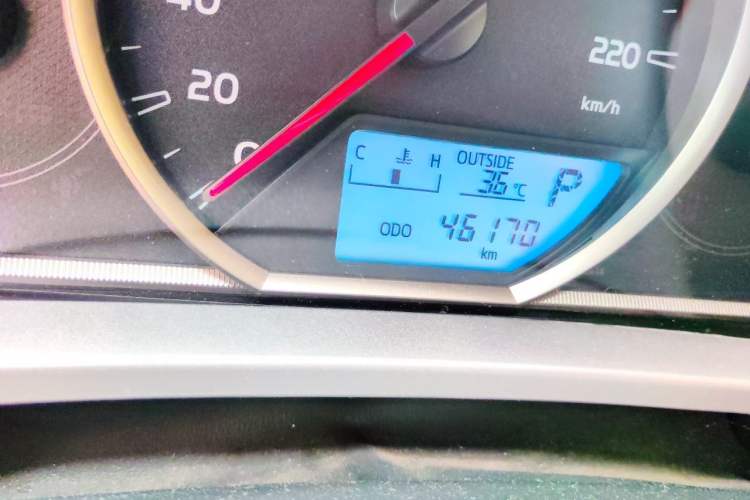 Used Toyota RAV4 2016 2.0L CVT Two-Wheel Drive Fashion Edition China V Standard Odometer Close Up