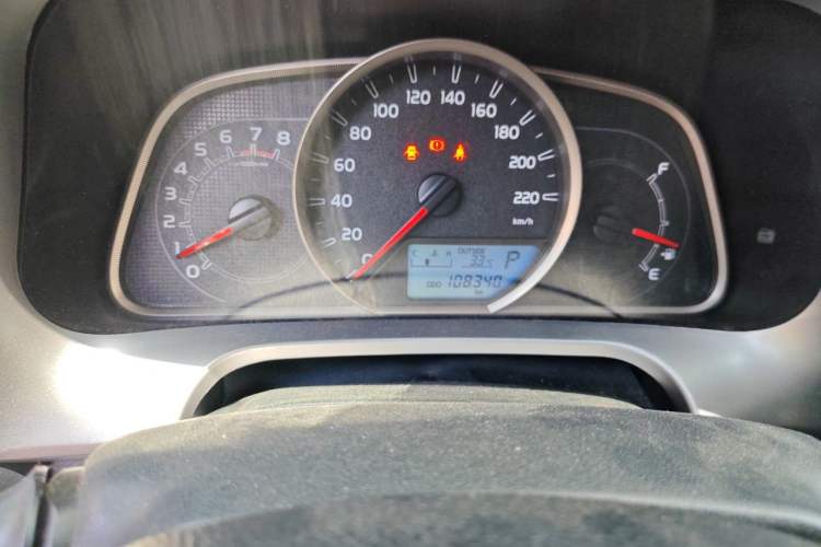 Used Toyota RAV4 2016 2.0L CVT Two-Wheel Drive Fashion Edition China V Standard Odometer Close Up