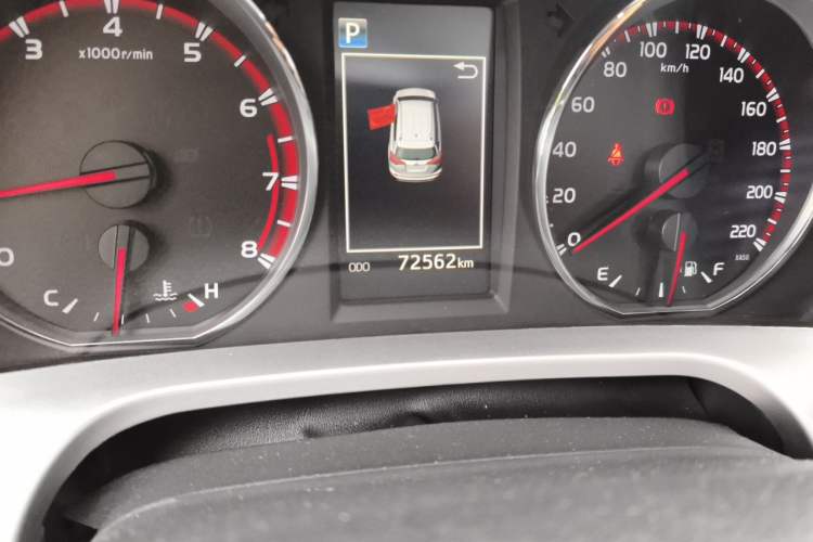 Used Toyota RAV4 2016 2.5L Automatic 4x4 Elite Edition Odometer Close Up