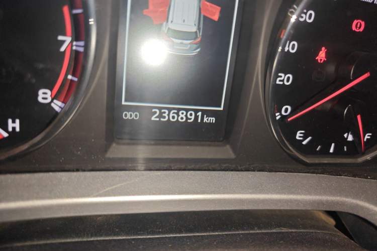 Used Toyota RAV4 2016 2.0L CVT 4x4 New Edition China V Standard Odometer Close Up