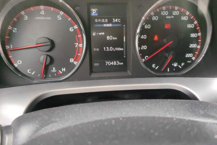Used Toyota RAV4 2016 2.5L Automatic 4x4 Elite Edition Odometer Close Up