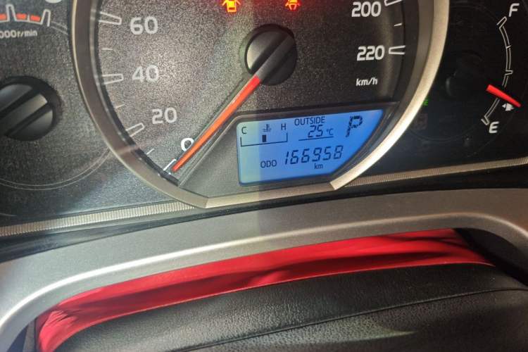Used Toyota RAV4 2016 2.0L CVT Two-Wheel Drive Fashion Edition China V Standard Odometer Close Up
