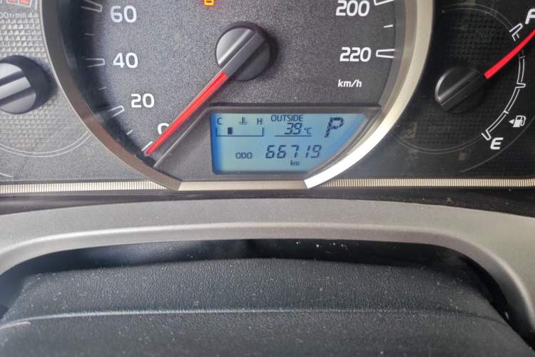 Used Toyota RAV4 2016 2.0L CVT Two-Wheel Drive Fashion Edition China V Standard Odometer Close Up
