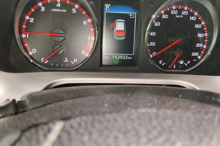 Used Toyota RAV4 2016 2.5L Automatic 4x4 Elite Edition Odometer Close Up