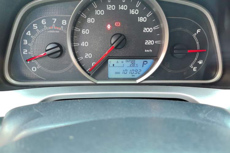 Used Toyota RAV4 2016 2.0L CVT Two-Wheel Drive Fashion Edition China V Standard Odometer Close Up