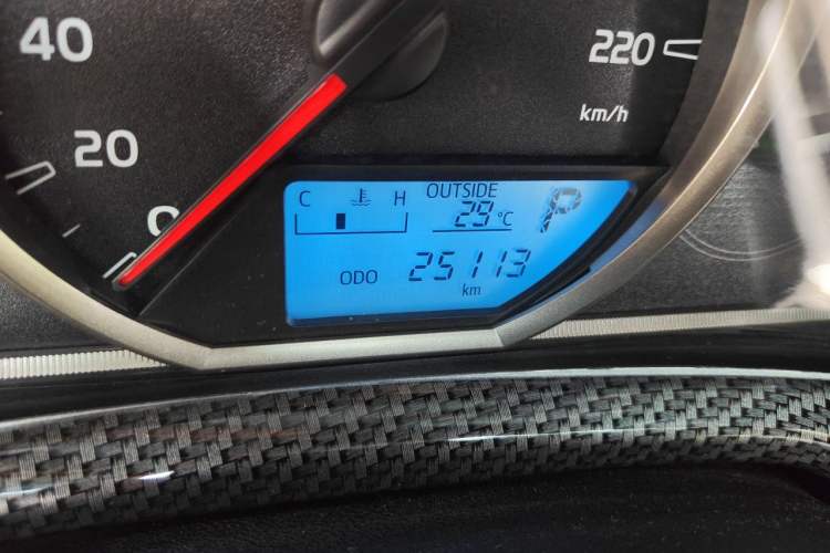Used Toyota RAV4 2016 2.0L CVT Two-Wheel Drive Fashion Edition China V Standard Odometer Close Up