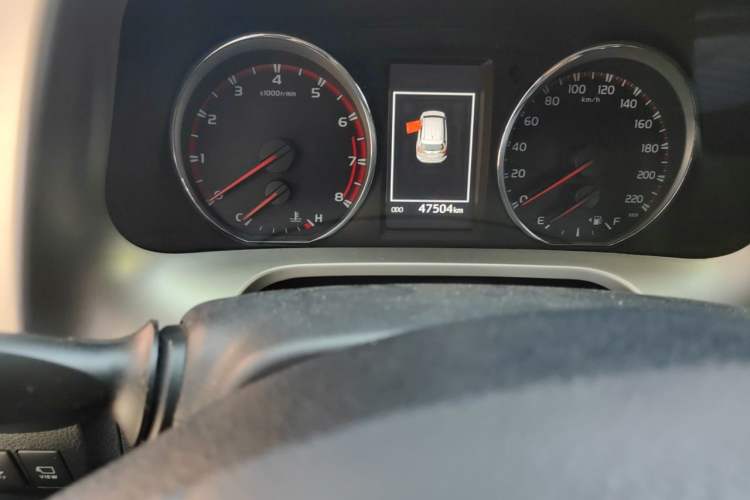Used Toyota RAV4 2016 2.0L CVT 4x4 New Edition China V Standard Odometer Close Up