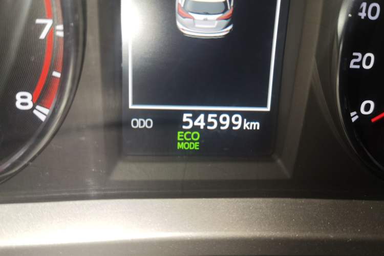 Used Toyota RAV4 2016 2.5L Automatic 4x4 Elite Edition Odometer Close Up