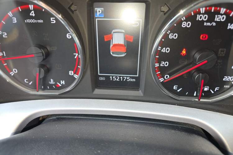 Used Toyota RAV4 2016 2.0L CVT Two-Wheel Drive Smart Edition China V Standard Odometer Close Up