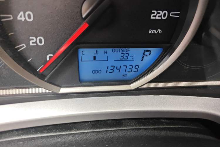 Used Toyota RAV4 2016 2.0L CVT Two-Wheel Drive Fashion Edition China V Standard Odometer Close Up