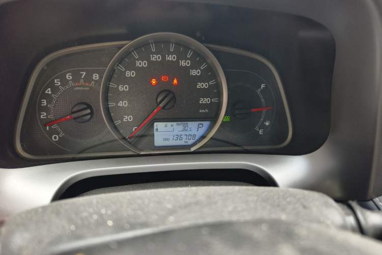 Used Toyota RAV4 2016 2.0L CVT Two-Wheel Drive Fashion Edition China V Standard Odometer Close Up