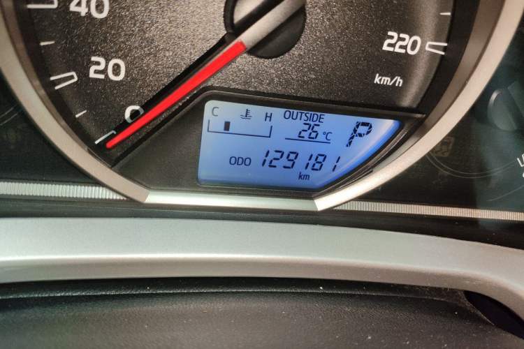 Used Toyota RAV4 2016 2.0L CVT Two-Wheel Drive Fashion Edition China V Standard Odometer Close Up