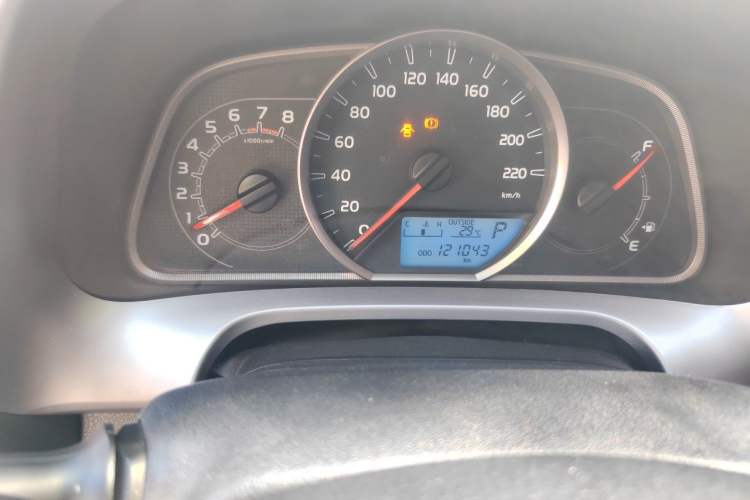 Used Toyota RAV4 2016 2.0L CVT Two-Wheel Drive Comfort Edition China V Standard Odometer Close Up