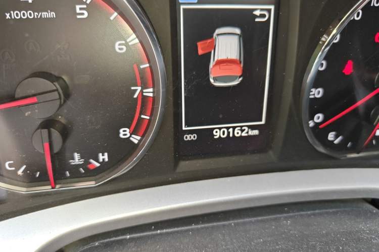 Used Toyota RAV4 2016 2.5L Automatic 4x4 Elite Edition Odometer Close Up