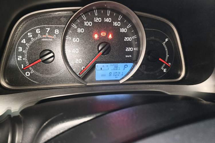 Used Toyota RAV4 2016 2.0L CVT Two-Wheel Drive Fashion Edition China V Standard Odometer Close Up