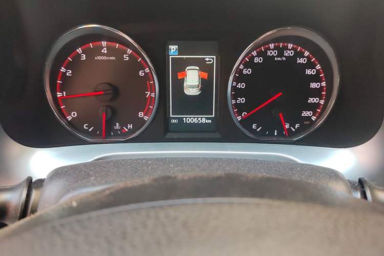 Used Toyota RAV4 2016 2.5L Automatic 4x4 Elite Edition Odometer Close Up