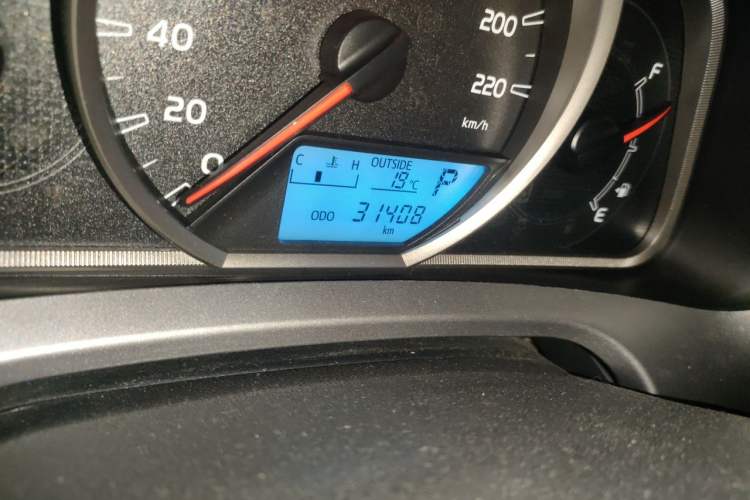 Used Toyota RAV4 2016 2.0L CVT Two-Wheel Drive Comfort Edition China V Standard Odometer Close Up