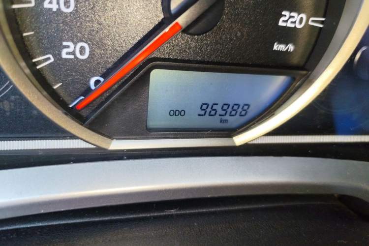 Used Toyota RAV4 2016 2.0L CVT Two-Wheel Drive Fashion Edition China V Standard Odometer Close Up