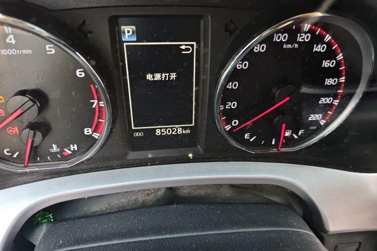 Used Toyota RAV4 2016 2.5L Automatic 4x4 Elite Edition Odometer Close Up