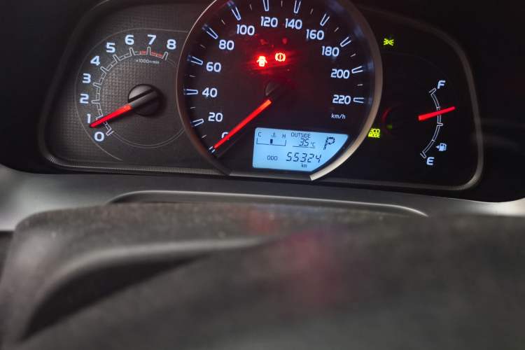 Used Toyota RAV4 2016 2.0L CVT Two-Wheel Drive Comfort Edition China V Standard Odometer Close Up