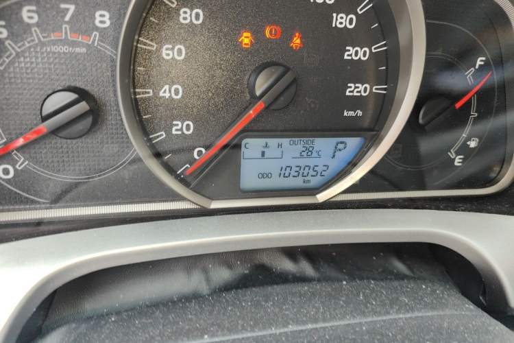 Used Toyota RAV4 2016 2.0L CVT Two-Wheel Drive Fashion Edition China V Standard Odometer Close Up