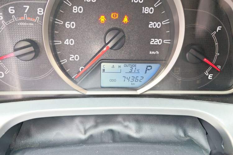 Used Toyota RAV4 2016 2.0L CVT Two-Wheel Drive Fashion Edition China V Standard Odometer Close Up
