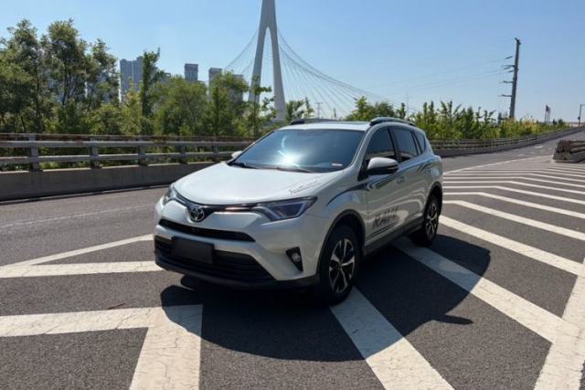 Used Toyota RAV4 2016 2.0L CVT Two-Wheel Drive Fashion Edition China V Standard