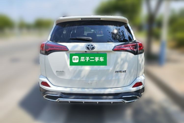 Used Toyota RAV4 2016 2.0L CVT Two-Wheel Drive Fashion Edition China V Standard Rear