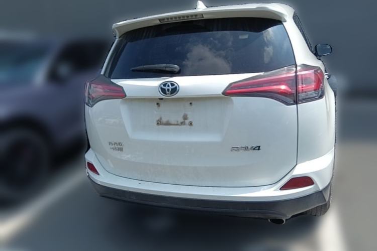 Used Toyota RAV4 2016 2.0L CVT Two-Wheel Drive Fashion Edition China V Standard Rear