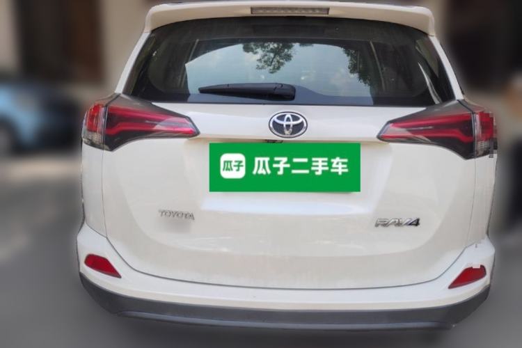 Used Toyota RAV4 2016 2.0L CVT Two-Wheel Drive Urban Edition China V Standard Rear