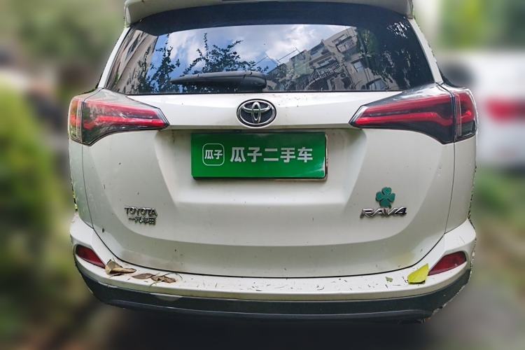 Used Toyota RAV4 2016 2.0L CVT Two-Wheel Drive Fashion Edition China V Standard Rear