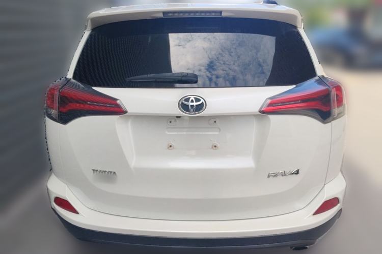 Used Toyota RAV4 2016 2.0L CVT Two-Wheel Drive Fashion Edition China V Standard Rear
