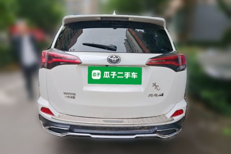 Used Toyota RAV4 2016 2.0L CVT Two-Wheel Drive Fashion Edition China V Standard Rear