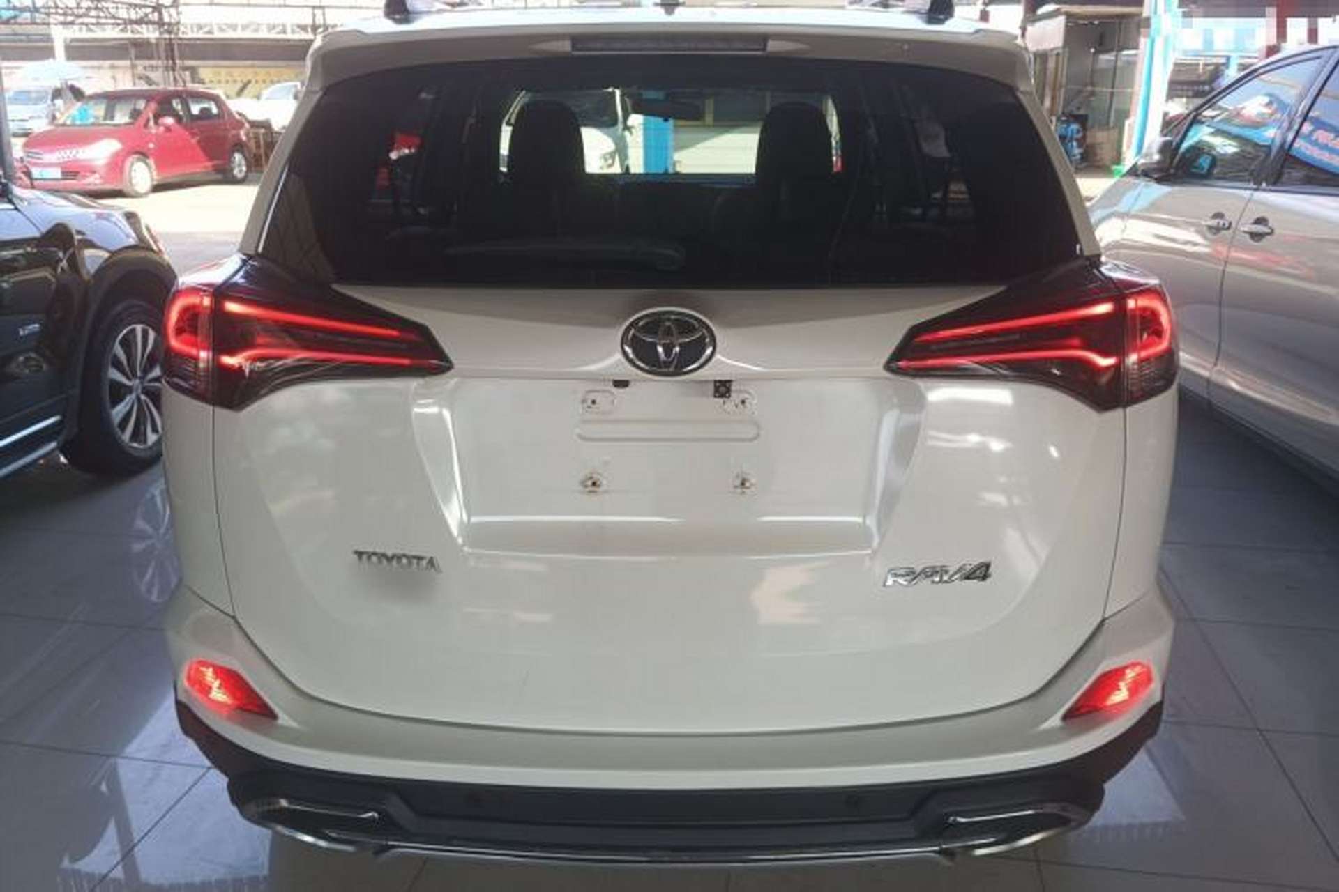 Used Toyota RAV4 2016 2.0L CVT Two-Wheel Drive Fashion Edition China V Standard Rear