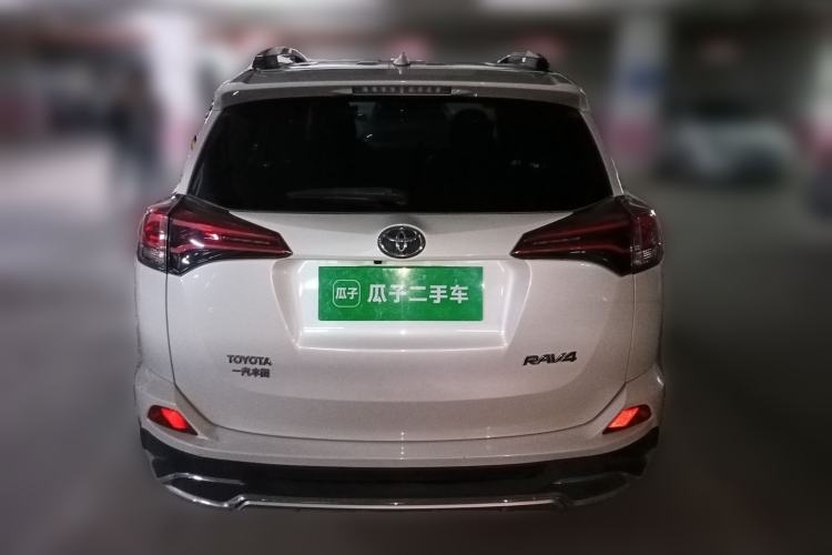 Used Toyota RAV4 2016 2.0L CVT Two-Wheel Drive Fashion Edition China V Standard Rear
