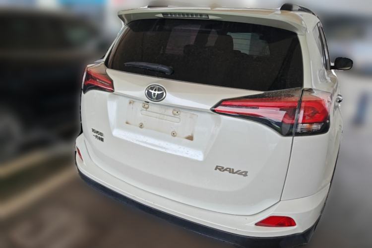Used Toyota RAV4 2016 2.0L CVT Two-Wheel Drive Fashion Edition China V Standard Rear