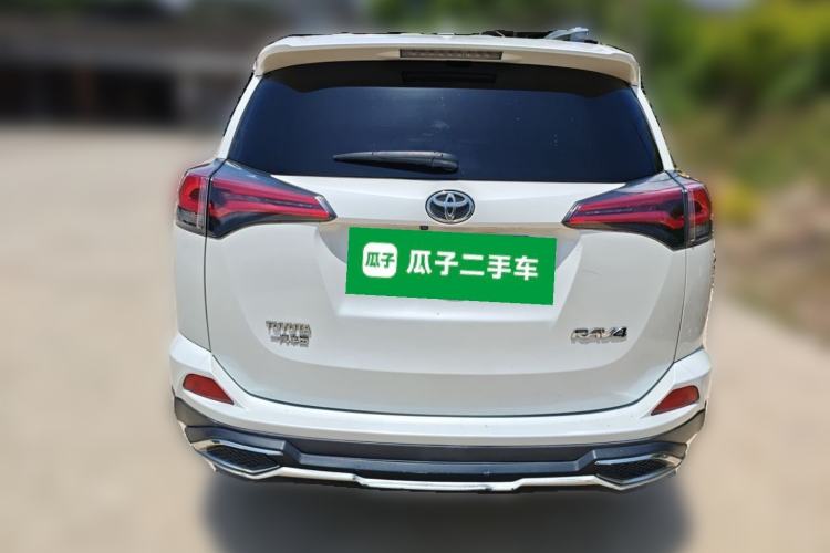 Used Toyota RAV4 2016 2.0L CVT Two-Wheel Drive Fashion Edition China V Standard Rear