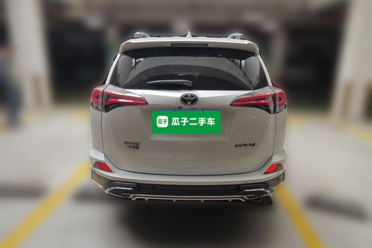 Used Toyota RAV4 2016 2.0L CVT Two-Wheel Drive Fashion Edition China V Standard Rear