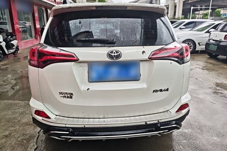 Used Toyota RAV4 2016 2.0L CVT Two-Wheel Drive Urban Edition China V Standard Rear