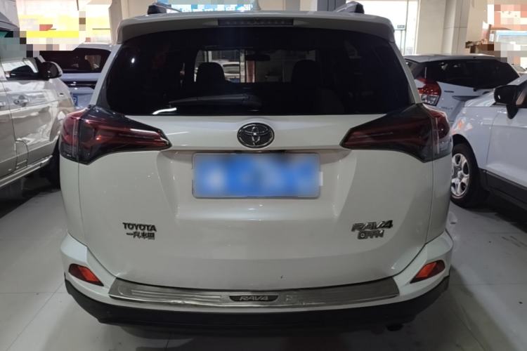 Used Toyota RAV4 2016 2.0L CVT Two-Wheel Drive Fashion Edition China V Standard Rear