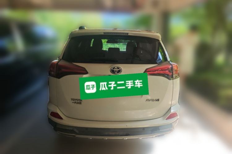 Used Toyota RAV4 2016 2.0L CVT Two-Wheel Drive Fashion Edition China V Standard Rear