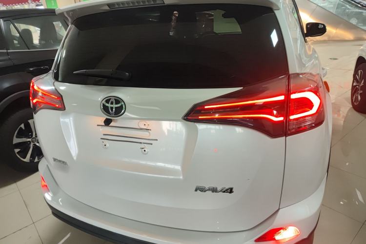Used Toyota RAV4 2016 2.0L CVT Two-Wheel Drive Urban Edition China V Standard Rear