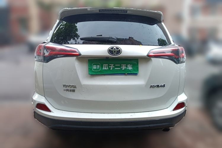 Used Toyota RAV4 2016 2.0L CVT Two-Wheel Drive Fashion Edition China V Standard Rear