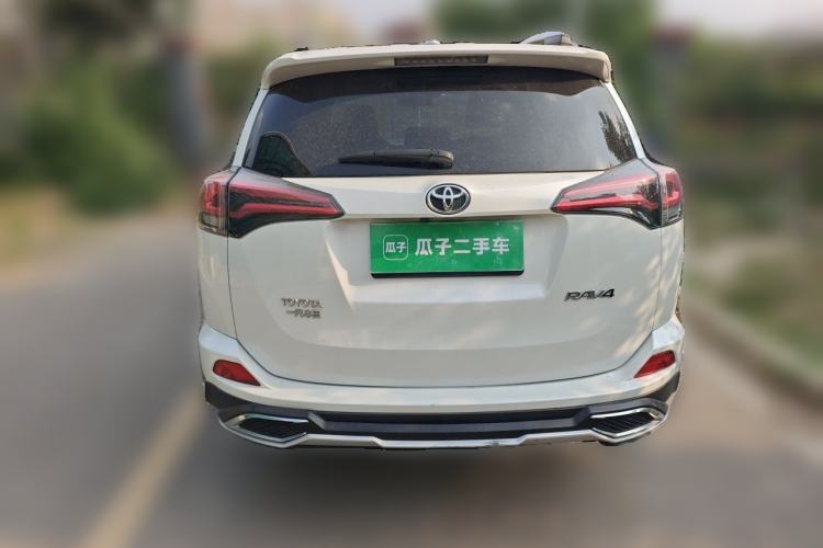 Used Toyota RAV4 2016 2.0L CVT Two-Wheel Drive Fashion Edition China V Standard Rear
