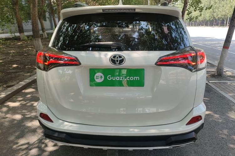 Used Toyota RAV4 2016 2.0L CVT Two-Wheel Drive Urban Edition China V Standard Rear