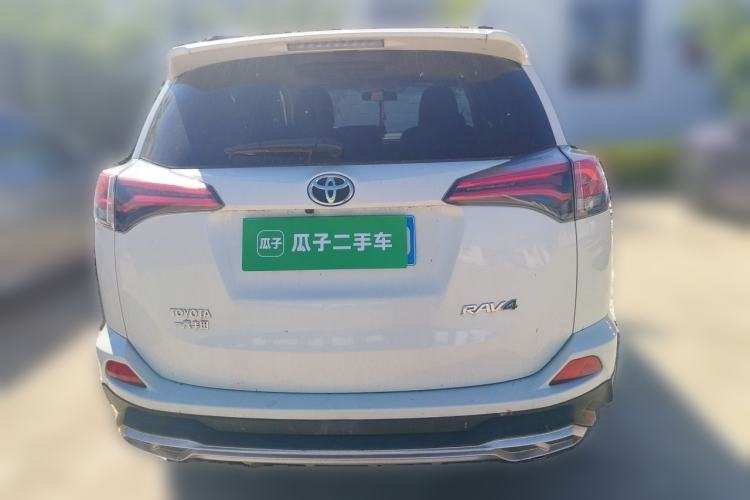 Used Toyota RAV4 2016 2.0L CVT Two-Wheel Drive Fashion Edition China V Standard Rear