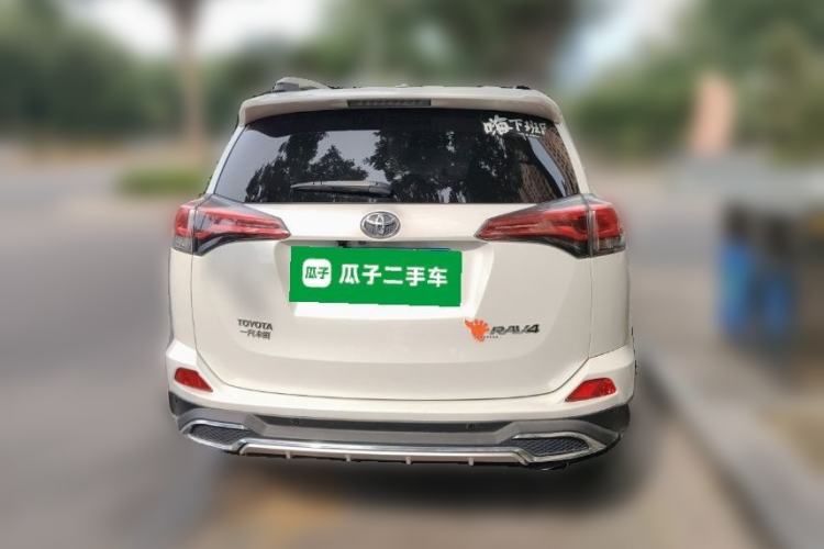 Used Toyota RAV4 2016 2.0L CVT Two-Wheel Drive Fashion Edition China V Standard Rear