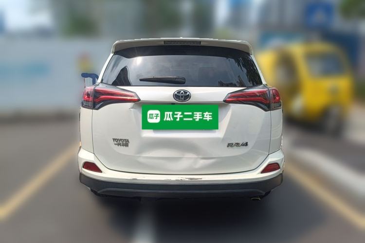 Used Toyota RAV4 2016 2.0L CVT Two-Wheel Drive Fashion Edition China V Standard Rear