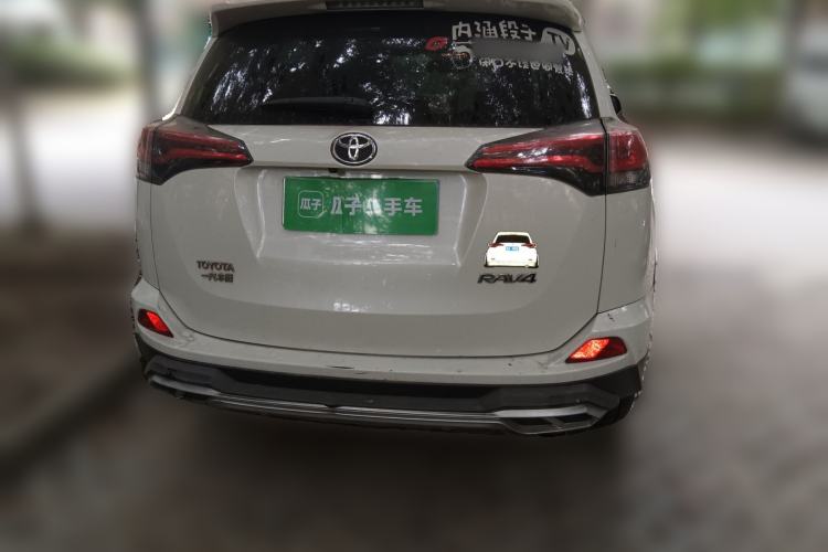Used Toyota RAV4 2016 2.0L CVT Two-Wheel Drive Fashion Edition China V Standard Rear