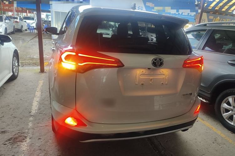 Used Toyota RAV4 2016 2.0L CVT 4x4 New Edition China V Standard Rear